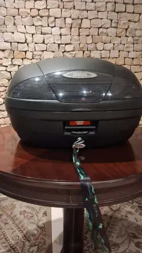 Vendo baú universal givi