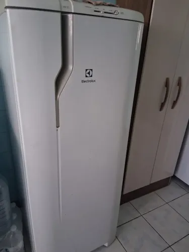 Geladeira Electrolux RE31 - Excelente Estado e Funcionando Perfeitamente