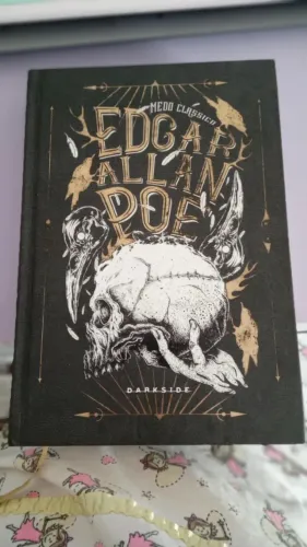 Livro - Edgar Allan Poe (Contos de terror)