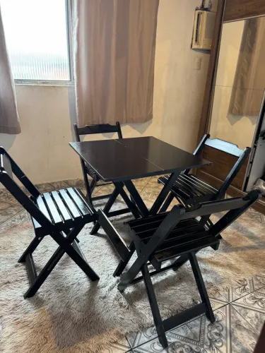 Mesa 70x70 Madeira + 4 Cadeiras Dobráveis Bares
