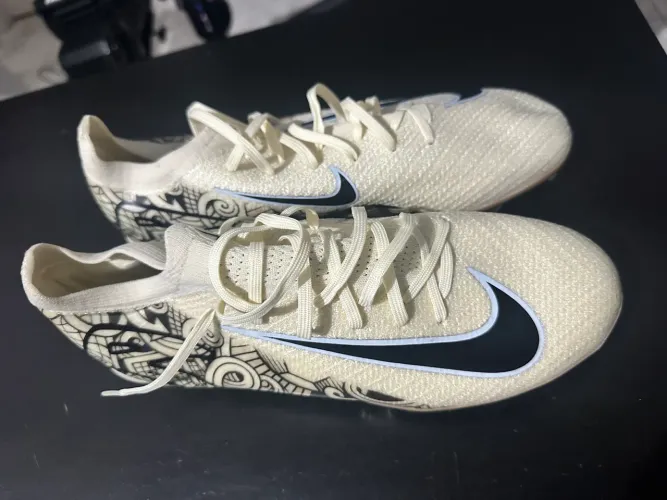 Chuteira Nike Mercurial