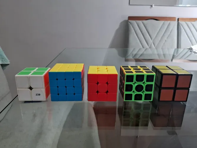 5 cubos mágicos (2x2 / 3x3 / 4x4)