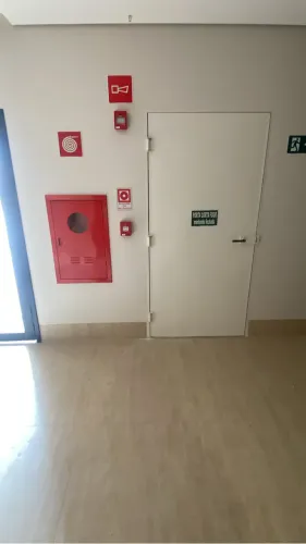 Instalação de portas e fechaduras eletrônicas