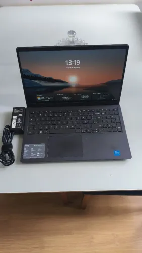 NOTEBOOK DELL // I5 // 8 GB DE RAM // SEMI NOVO