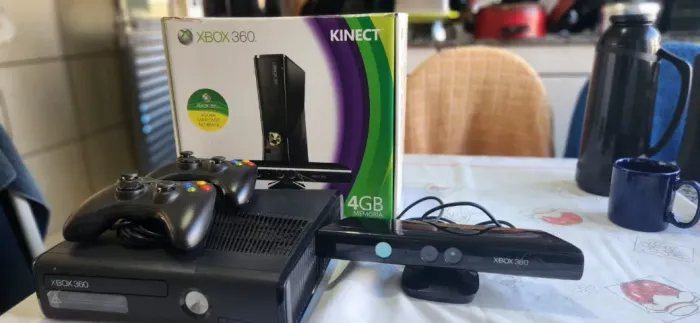 Xbox 360 com kinect 4GB