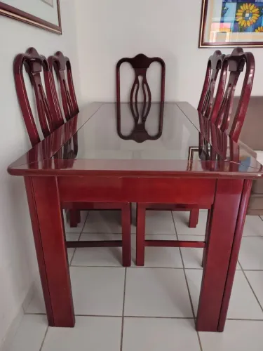 Conjunto mesa com 6 cadeiras em estado de nova!