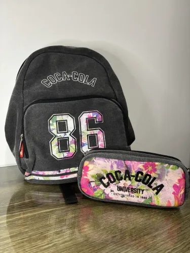 Mochila 2 em 1 reversível + Estojo Coca-Cola