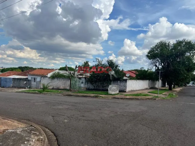 Terreno à venda em Maringá, Conjunto Habitacional Requião, com 414 m²