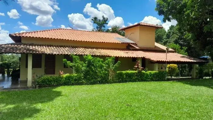 Excelente casa no Condomínio Vale do ouro
