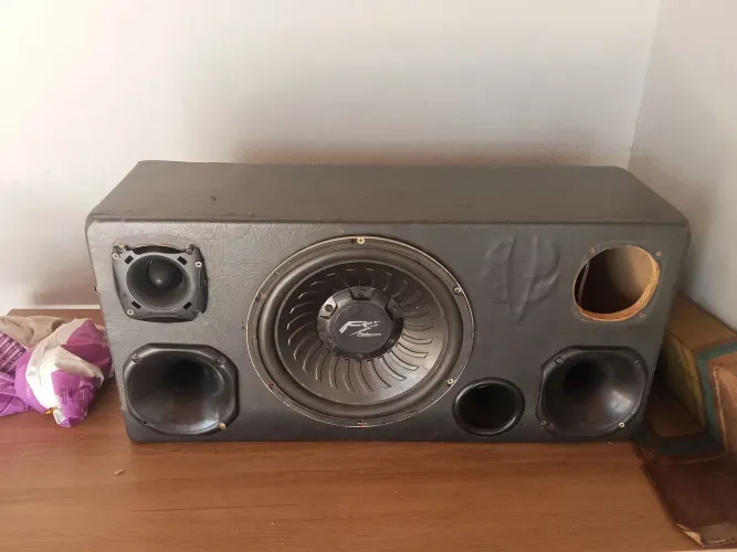 Vendo caixa triu mais potência 350 reais
