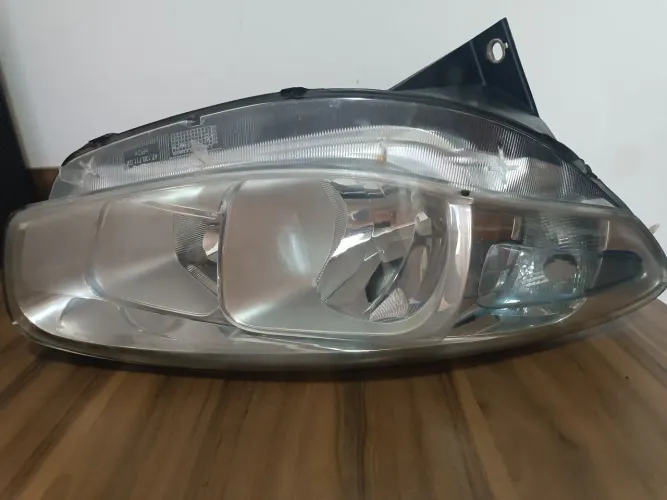 FAROL LADO DIREITO Gran Siena 