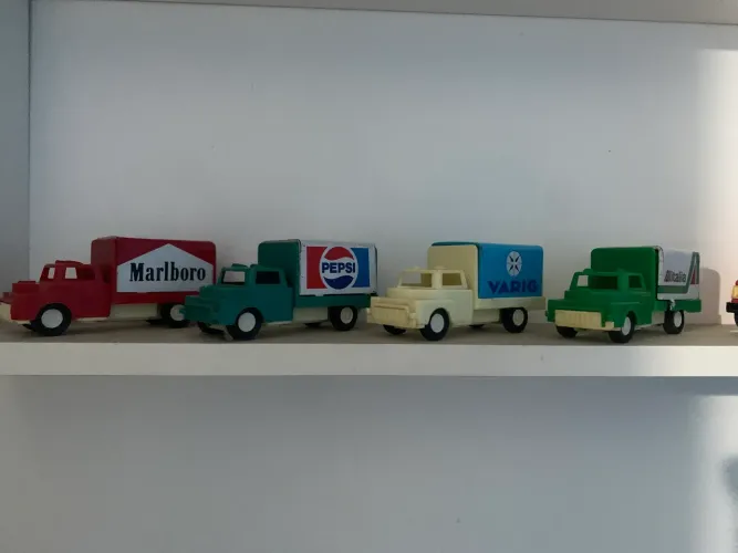 Raridade *** Caminhão antigo década 80 (cada) Varig Malboro Pepsi 