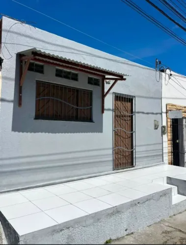 Aluga-se casa em Capim Macio - Excelente Localização