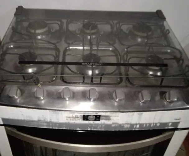 VENDE SE ou TROCO FOGÃO 6 BOCAS BRASTEMP EM BOM ESTADO POR GELADEIRA PEQUENA 110 v