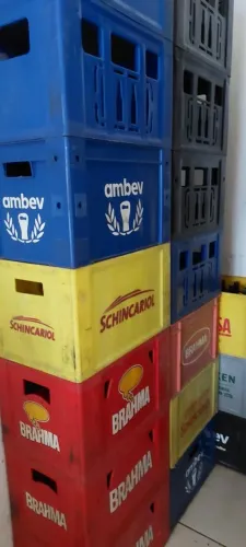 Engradados com garrafas