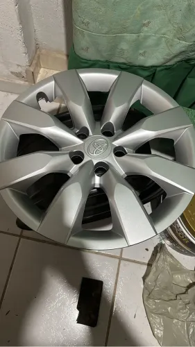 Rodas Corolla aro 16 com calotas Originais