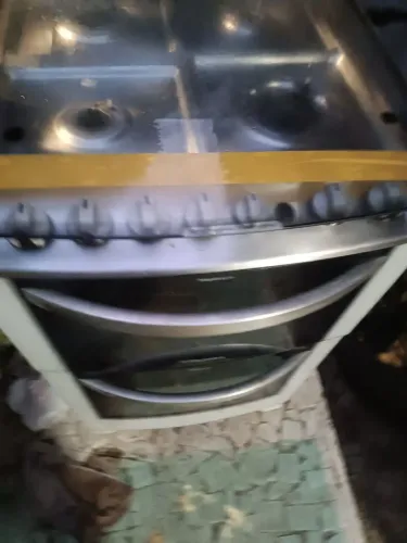 Fogão 4 bocas Eletrolux 2 forno independente no estado da foto forno não funciona tem que
