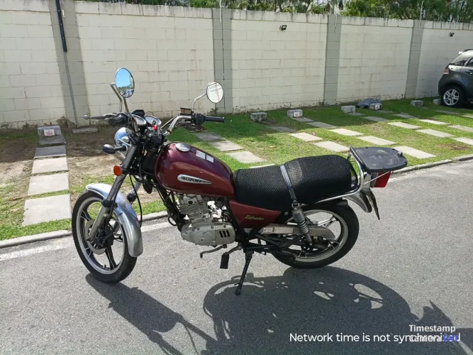 Suzuki intruder conservada 