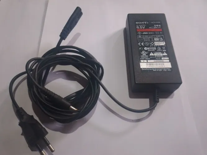 Fonte original Sony PS2 Slim 8,5V original e completa.