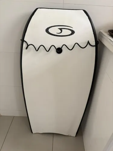 Prancha de Body-board tam:42 pouco usada (acompanha leash), EM PERFEITO ESTADO 