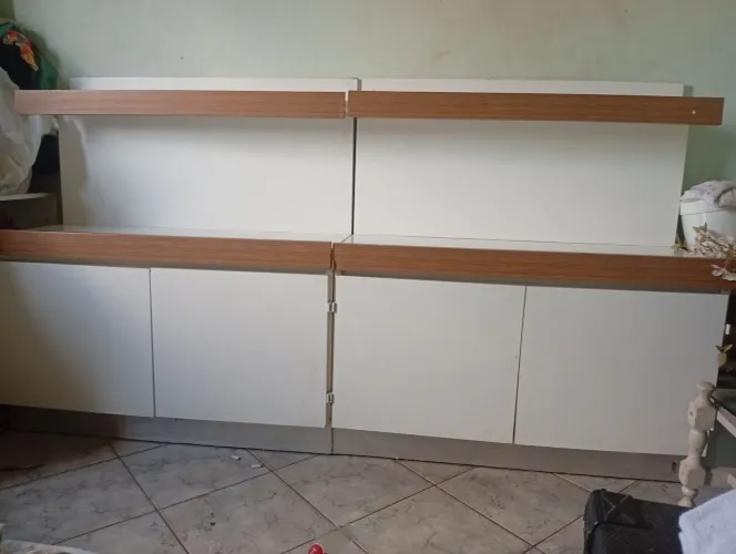 Armário/Balcão Expositor de Loja com Prateleiras (2 Módulos em MDF)