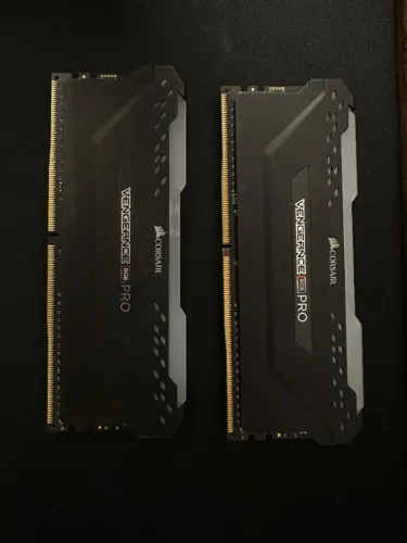 Memória RAM Corsair Vengeance Pro DDR4 16GB (2x8GB) 2666MHz