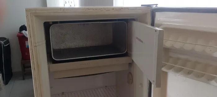 Geladeira antiga funcionando. Marca Prosdócimo