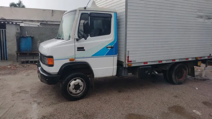 Vendo caminhão MB 709 segundo dono troco caminhão acima de 2015