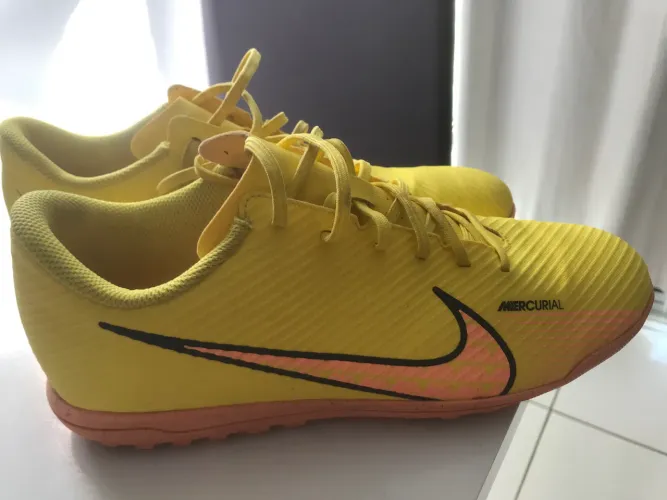 Vendo chuteira Nike usada apenas uma vez!