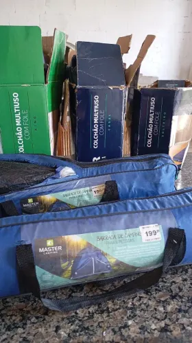 Barracas e colchões de camping