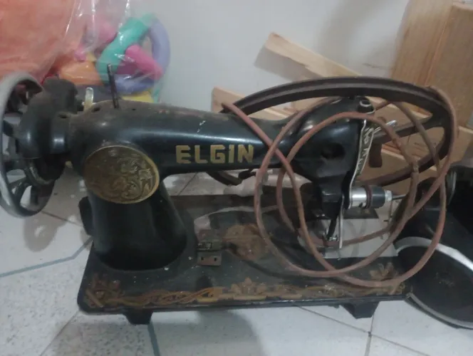 Máquina de costura antiga 