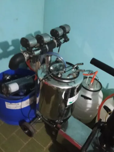 Ordenha e tanque de leite