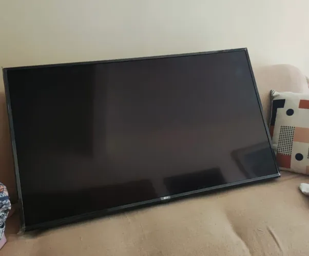 Venda de uma televisão para retirada de peças