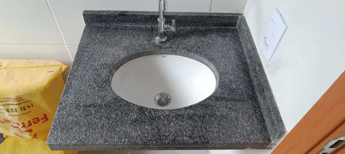Pia granito banheiro