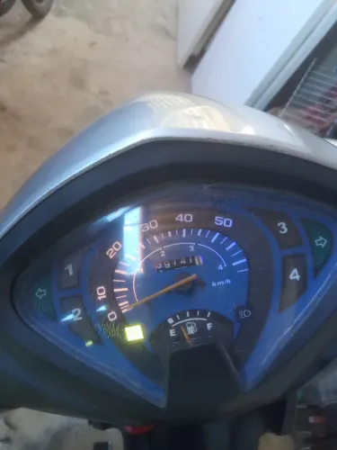 Moto muito boa só estou vendendo porque estou pegando outra com mais sinlidrada 