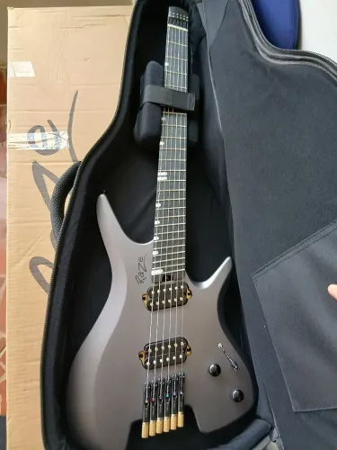 Guitarra Raze Michael headless
