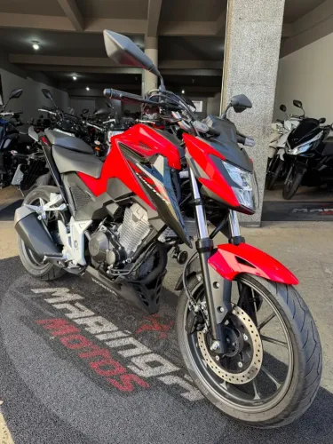 HONDA CB 300F TWISTER 2023 IMPECÁVEL - OPORTUNIDADE AQUI NA MARINGÁ MOTOS