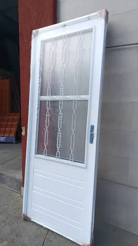 Porta de Aço com Vidro e Grade 0,85x2,15 Grade Elo ou Quadriculada 