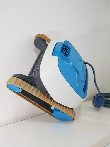 Robô de limpeza de piscina
