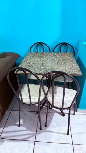 Mesa 4 cadeiras