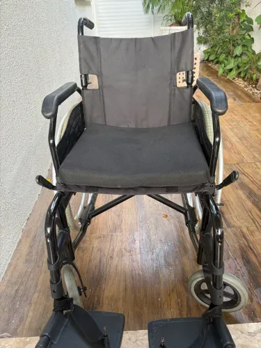 Cadeira De Rodas Dobrável Até 120kg Resistente Leve Compacta