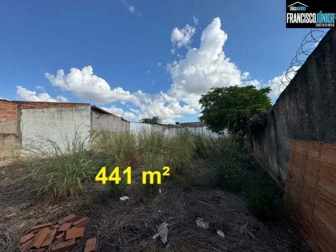 Lote no Setor Coimbra, 441 m², Ideal para Construção Residencial, Galpão, Prédio