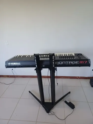 Yamaha Montage M7, com Case. E plástico no visor.