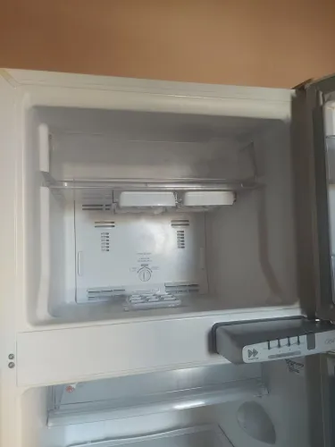 Vendo geladeira Brastemp, bom estado de funcionamento.