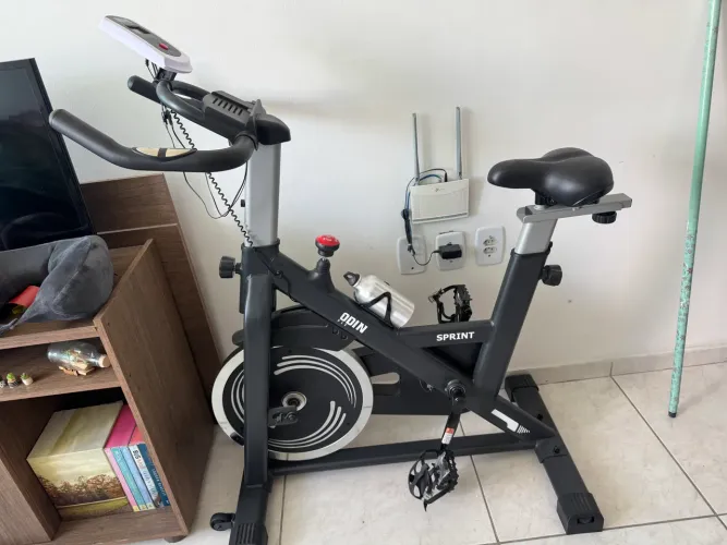 BICICLETA ERGOMÉTRICA ODIN FIT SPINNING MECÂNICA ACADEMIA RODA DE INÉRCIA 13KG SPRINT