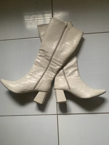 Bota semi-usada