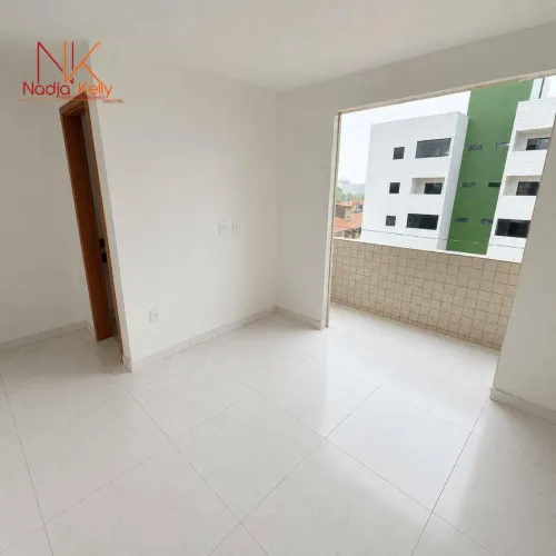 Apartamento de 50m² com 2 quartos e varanda a 1km do mar, a venda por R$ 323.333 - Bessa -