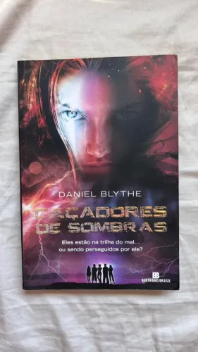 Caçadores de Sombras - Autor Daniel Blythe