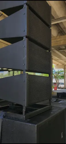 8 caixas de som Line array 10 pol
