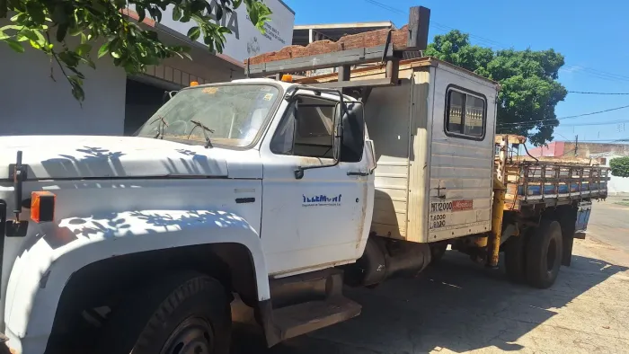 Caminhão munck Ac troca 95mil com casinha doc operacional
